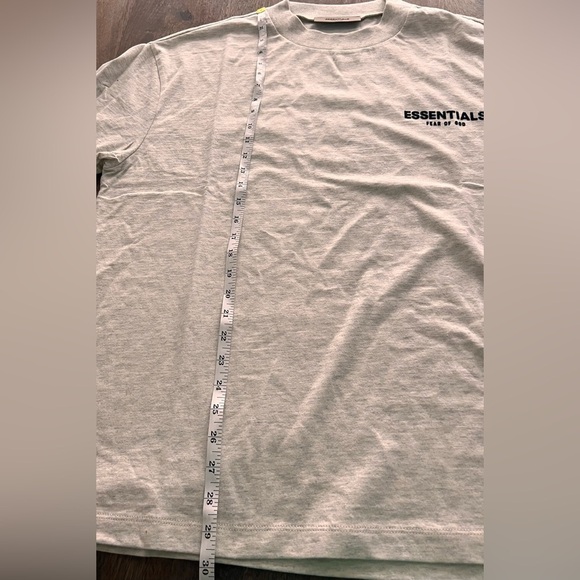Essentials  - Light Oatmeal Short Sleeve T-Shirt Size Small- NWT - Picture 4 of 11